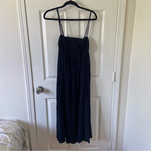 Abercrombie & Fitch Crinkle Textured Maxi Dress in Black - Picture 4 of 6